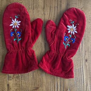 SOLD!!Vintage Velvet Red Embroidered Mittens